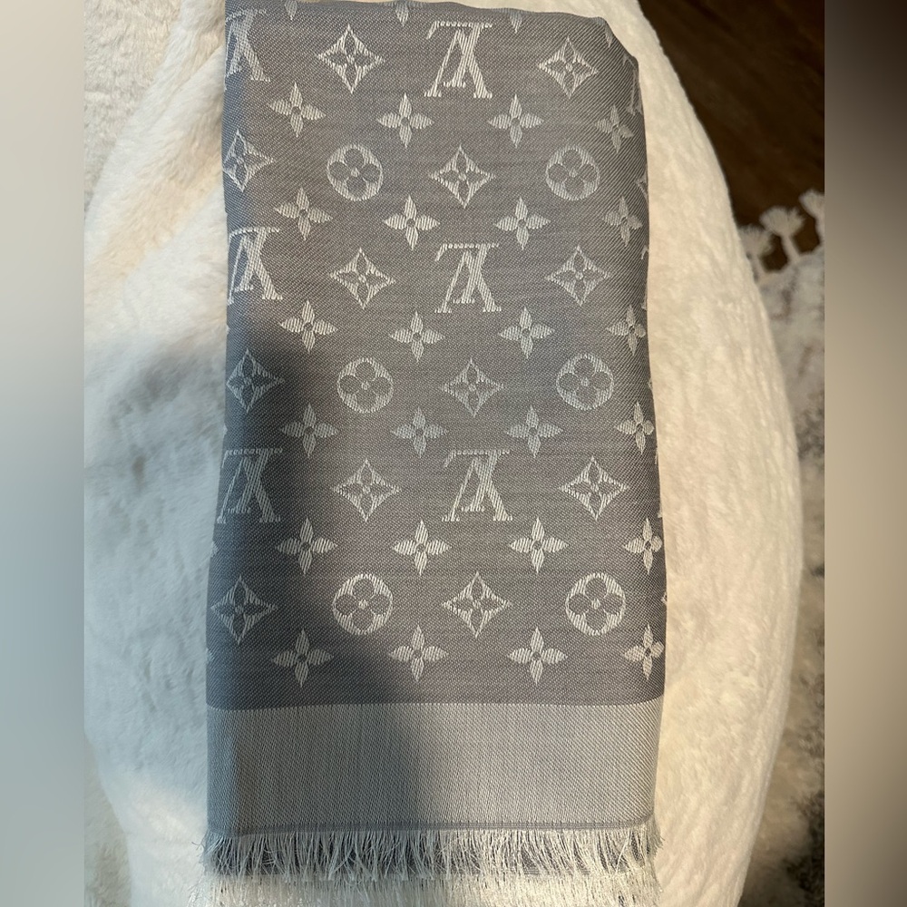 Louis Vuitton Shawl